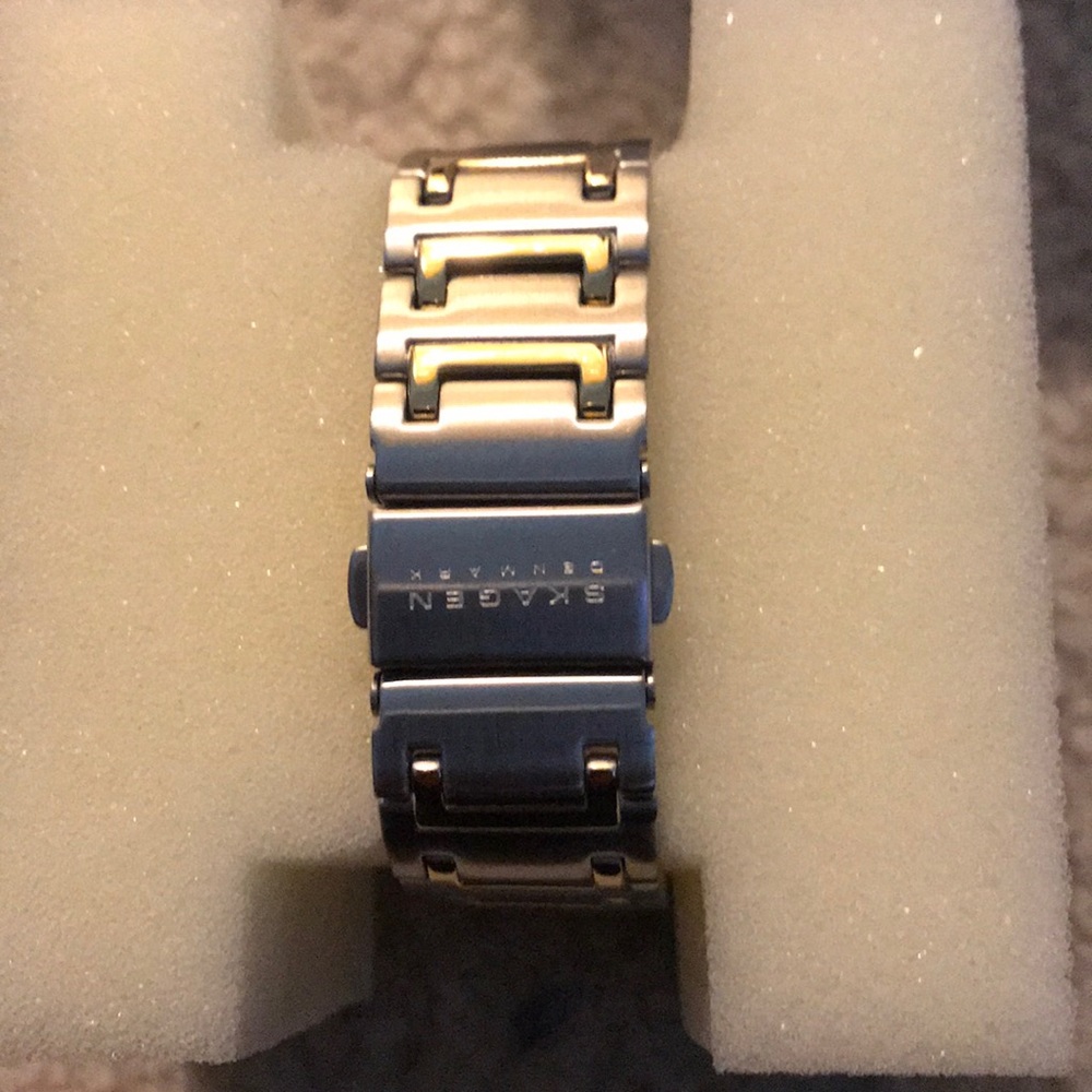 Men’s Watch - Picture 3 of 3